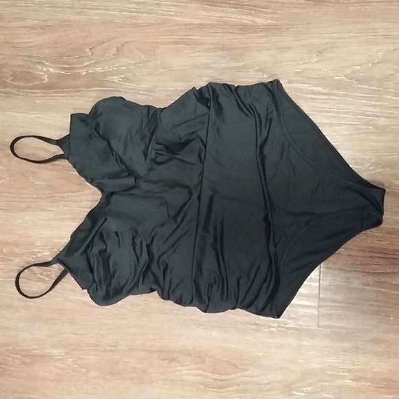 (M) H&M Soft Ruffle V Neck One Piece Swimsuit Beach Vacation Resortwear Poolside - Picture 1 of 7